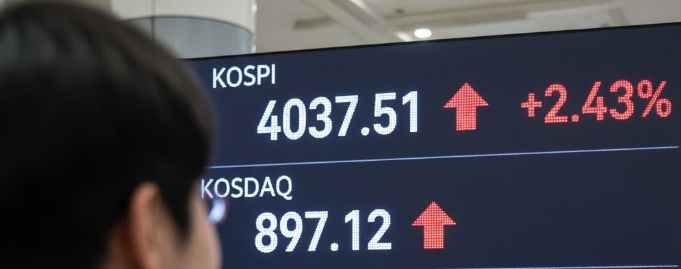 “코스피 4000, 세계 증시의 자금축 이동 신호… 달러 약세·美 고평가가 부른 ‘한국 리레이팅’”