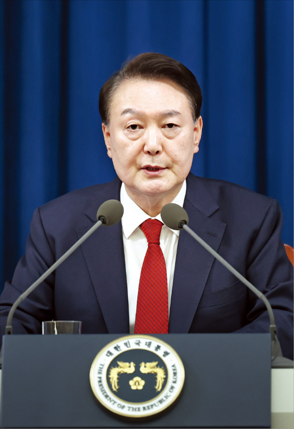 평시 비상계엄 재발, 어떻게 막을 것인가…대통령 선포권에 ‘다중 잠금장치’ 필요